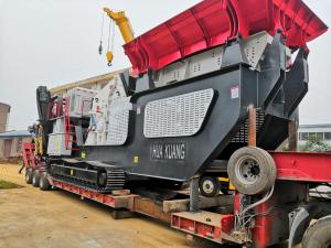 發(fā)往廣東的履帶式移動破碎機(jī)啟程